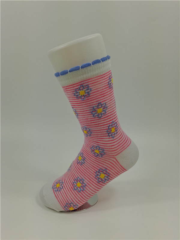 Sweat Absorbent Keep Warm Kids Cotton Socks Colorful Patterns / Logo Available
