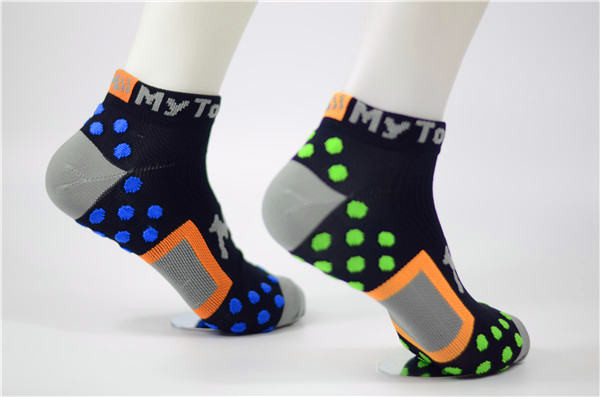 Quick Dry Non Skid Socks For Elderly , Colorful Skid Resistant Socks With Polyester
