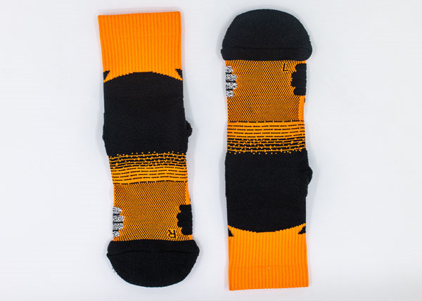 Sweat Absorbed Athletic Basketball Socks Anti Skid Long Basketball Socks In Autumn